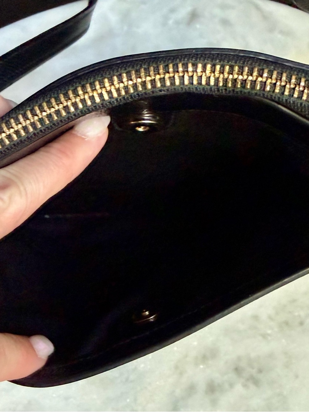 Coach North/South Crossgrain Leather Crossbody Swingpack
Style F36063V 🖤 - Picture 7 of 10